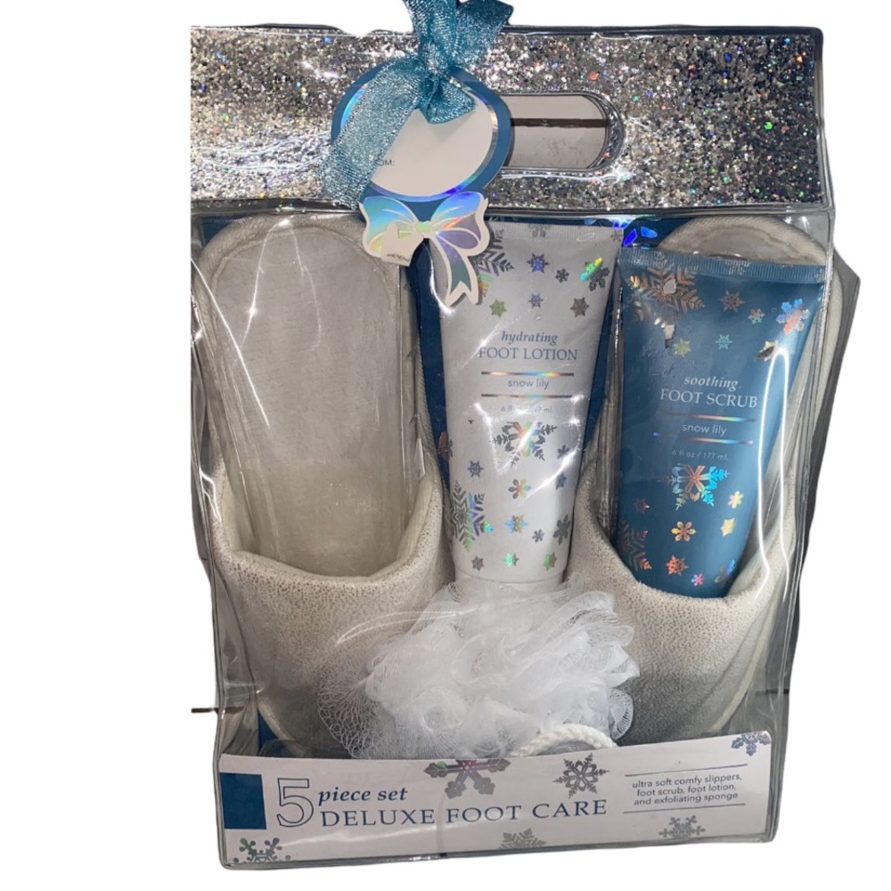 Goldessence 5-Piece Deluxe Foot Care Set w/ Slippers Snow Lily